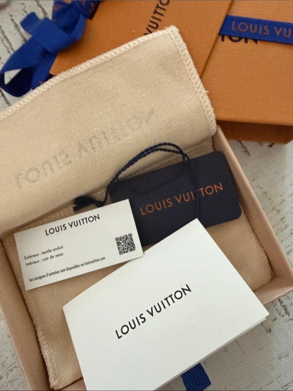 Louis Vuitton slim card